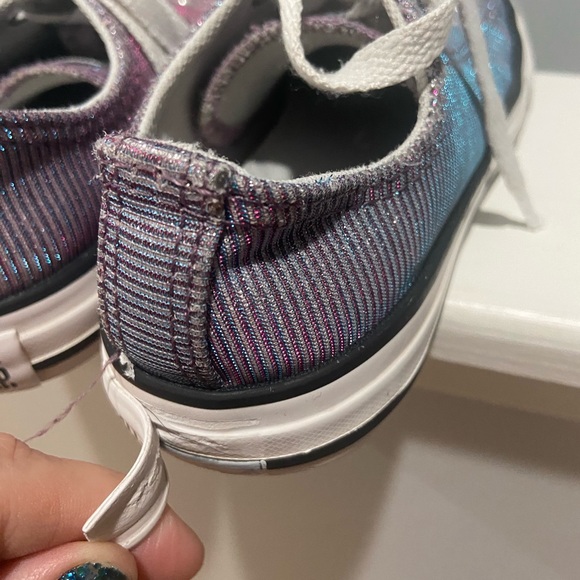Kids shimmery purple converse size 2 *inspect photos for wear - Picture 7 of 10